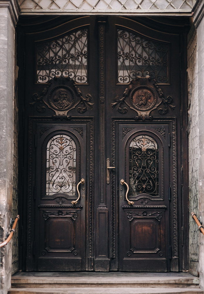  Традиционная дверь 